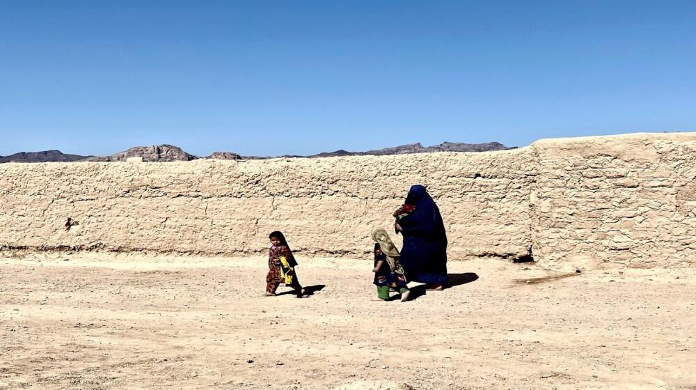 Displaced residents on their way to a mobile health team in Kandahar to avail of free medical services.