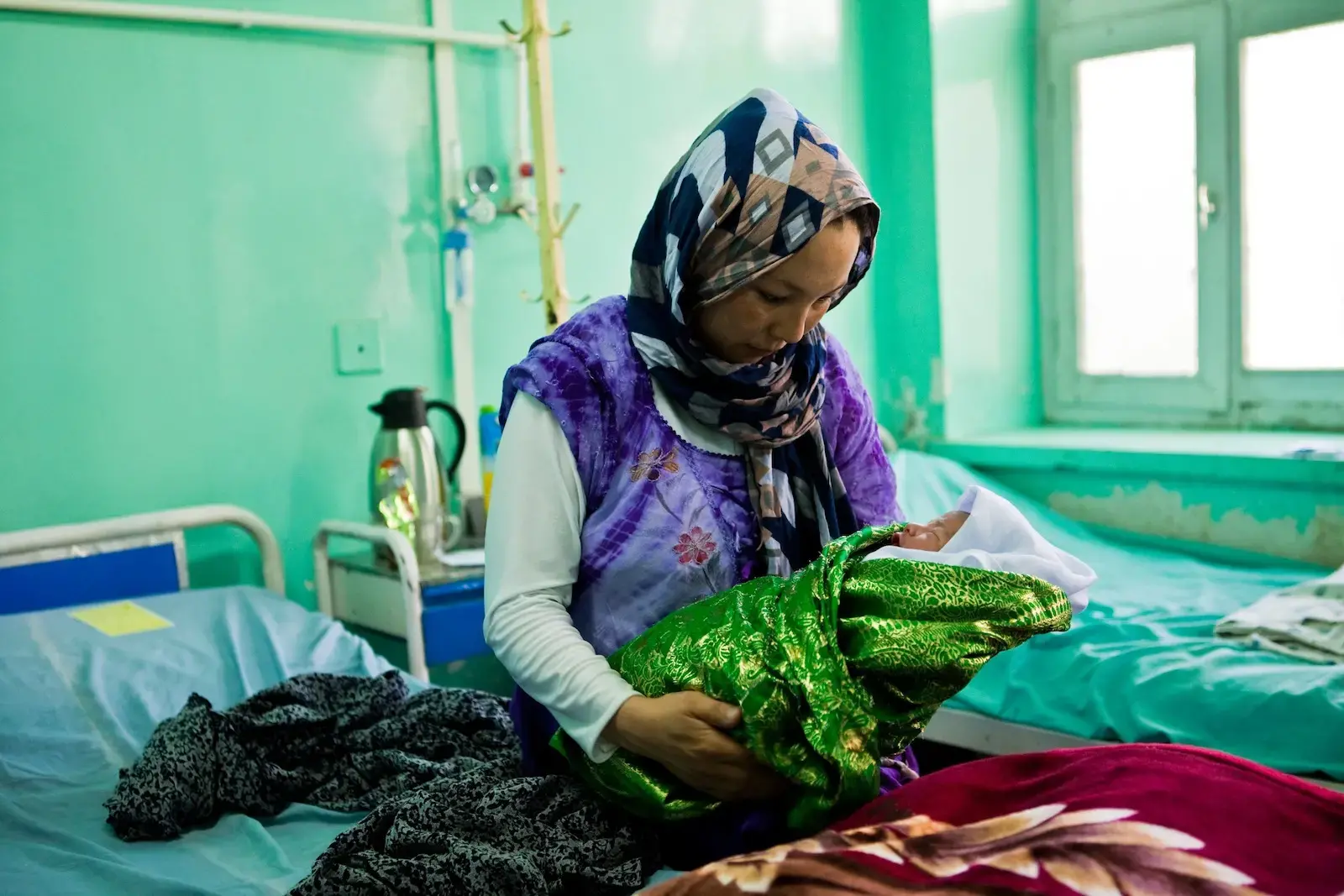 UNFPA Mobile Health Team Helps Pregnant Woman to Safety from Floods 