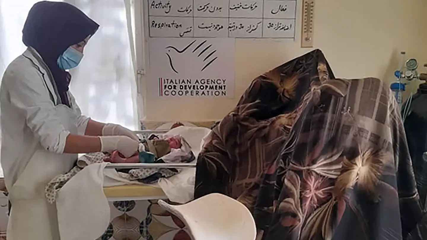 Midwife delivers baby in the middle of the desert